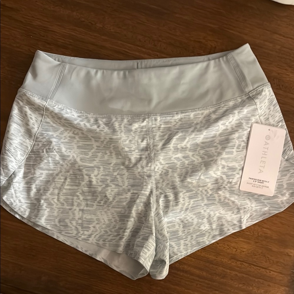 NWT Athleta run with it short